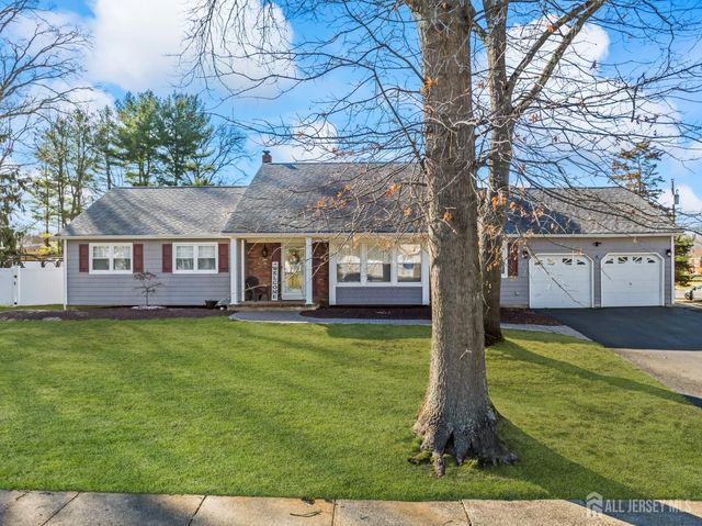 4 Whitman Road, Morganville, NJ 07751