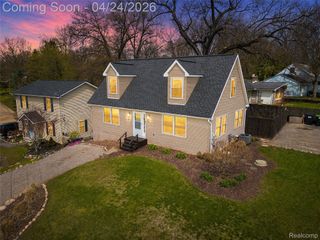 7395 Harrington Drive, Hamburg Township, MI 48116