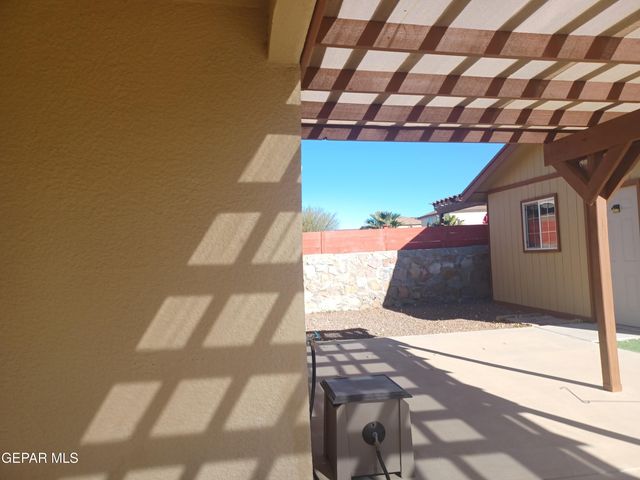 2300 HONEY DEW Drive, El Paso, TX 79938