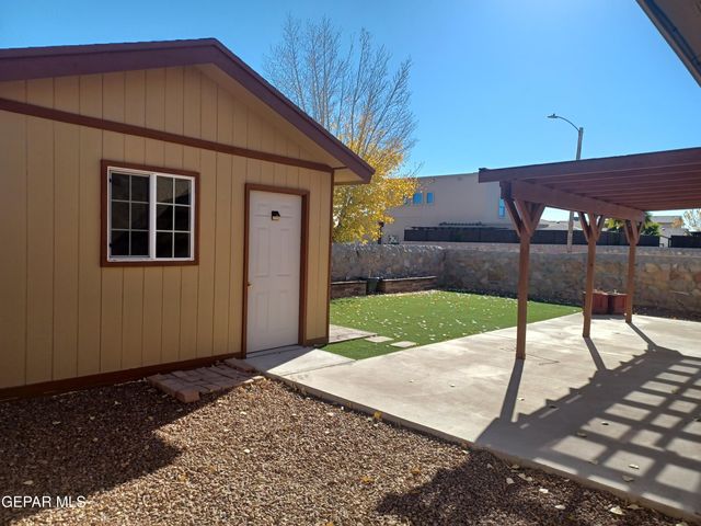 2300 HONEY DEW Drive, El Paso, TX 79938