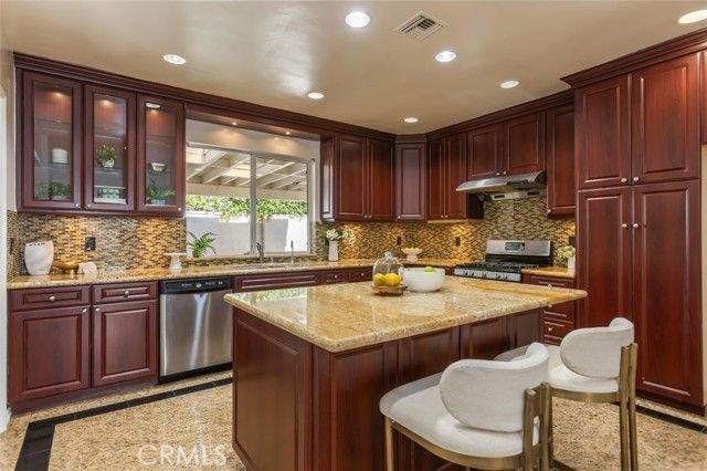 4926 Crown Avenue, La Canada Flintridge, CA 91011