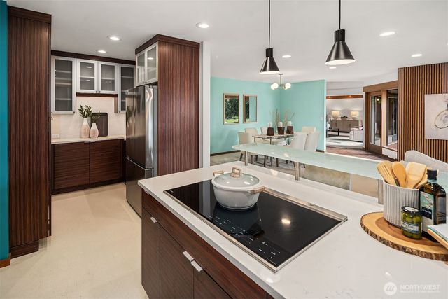 12210 NE 39th Street, Bellevue, WA 98005