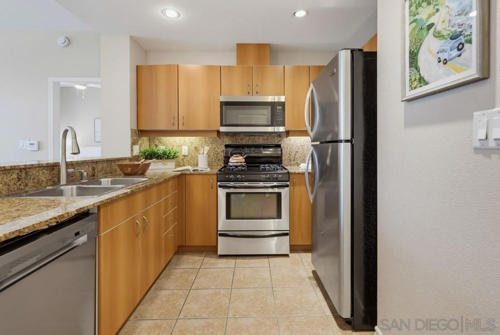 Image 12 of property listing at 300 W Beech St 1101, San Diego, CA 92101