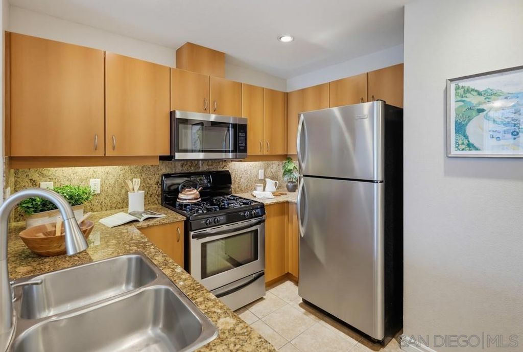Image 13 of property listing at 300 W Beech St 1101, San Diego, CA 92101