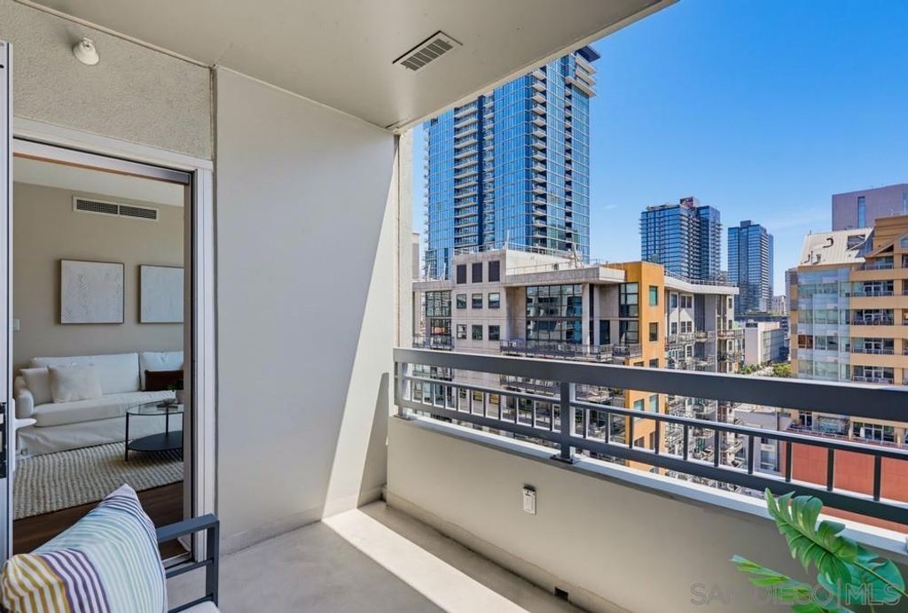 Image 16 of property listing at 300 W Beech St 1101, San Diego, CA 92101