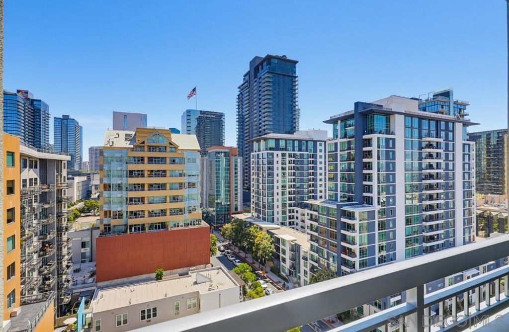 Image 18 of property listing at 300 W Beech St 1101, San Diego, CA 92101
