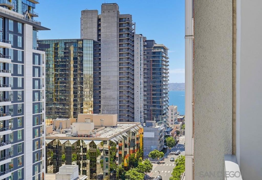 Image 19 of property listing at 300 W Beech St 1101, San Diego, CA 92101