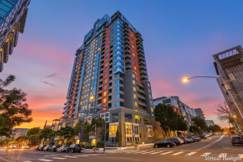 Image 2 of property listing at 300 W Beech St 1101, San Diego, CA 92101