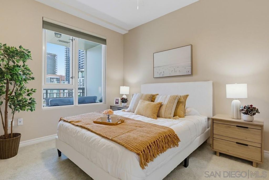 Image 20 of property listing at 300 W Beech St 1101, San Diego, CA 92101