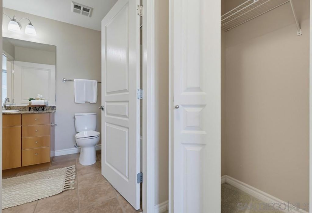 Image 23 of property listing at 300 W Beech St 1101, San Diego, CA 92101