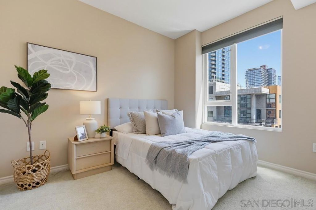 Image 27 of property listing at 300 W Beech St 1101, San Diego, CA 92101