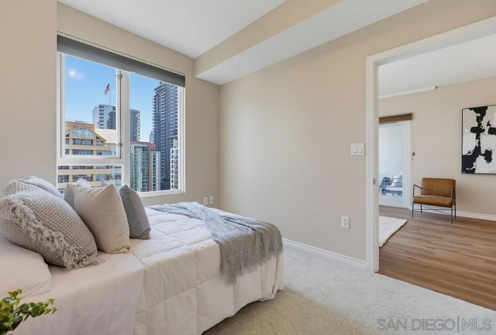Image 28 of property listing at 300 W Beech St 1101, San Diego, CA 92101