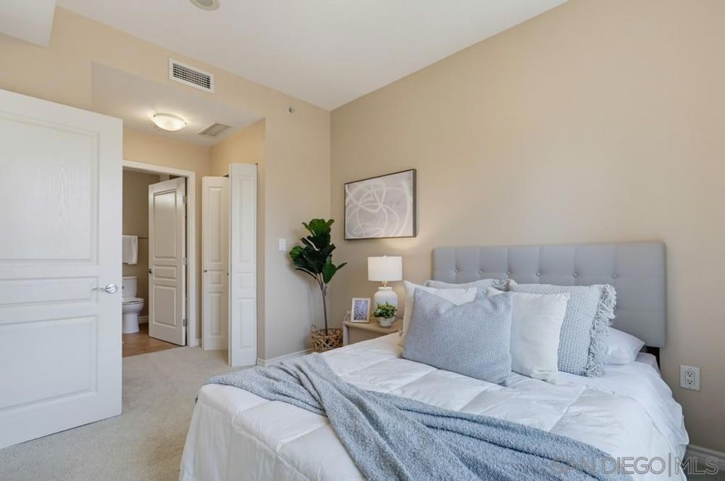 Image 29 of property listing at 300 W Beech St 1101, San Diego, CA 92101
