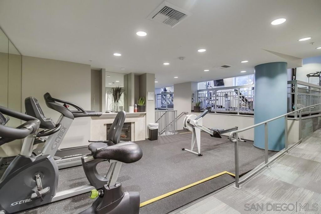 Image 32 of property listing at 300 W Beech St 1101, San Diego, CA 92101