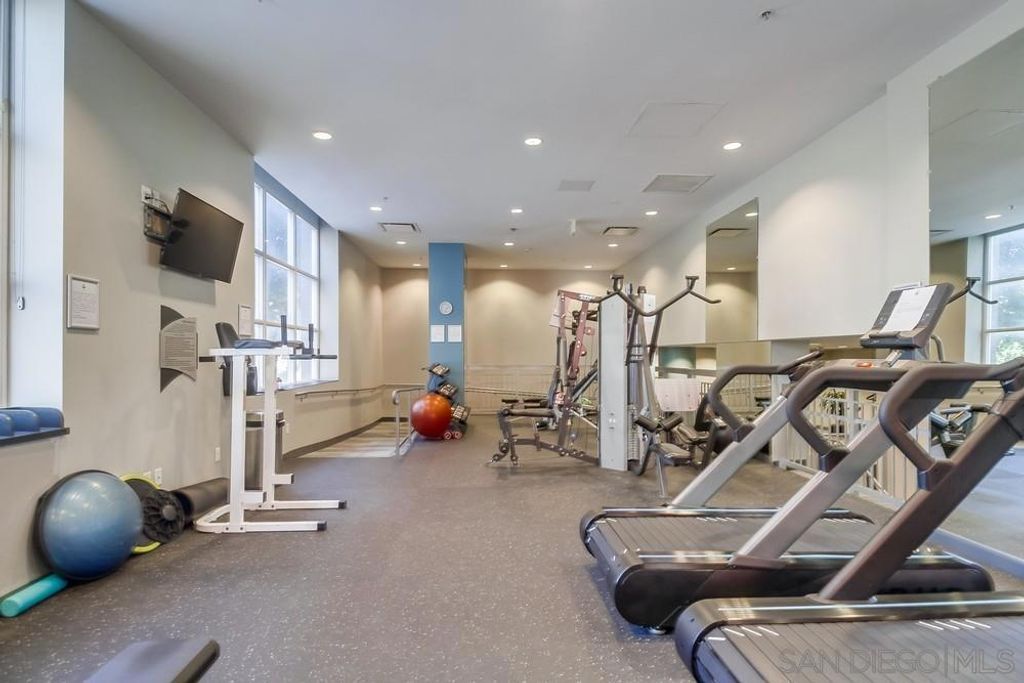 Image 34 of property listing at 300 W Beech St 1101, San Diego, CA 92101