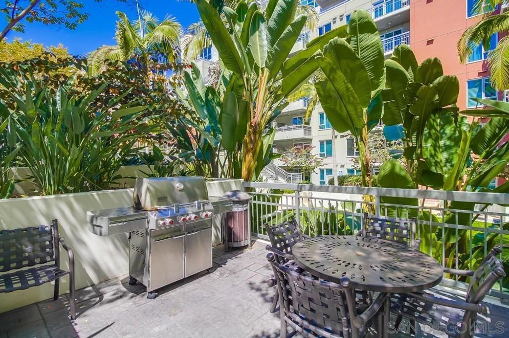 Image 37 of property listing at 300 W Beech St 1101, San Diego, CA 92101