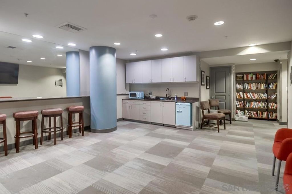 Image 38 of property listing at 300 W Beech St 1101, San Diego, CA 92101
