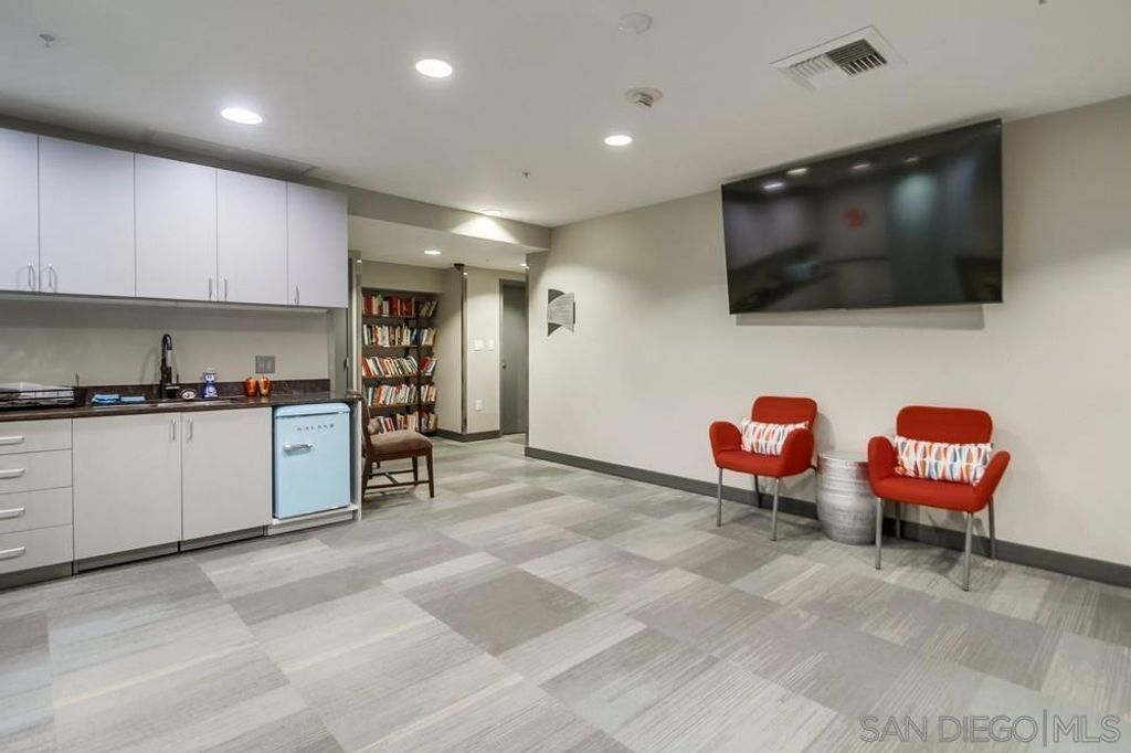 Image 39 of property listing at 300 W Beech St 1101, San Diego, CA 92101