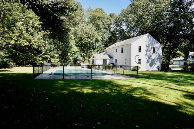 25 Goldenrod Court, Cheshire, CT 06410