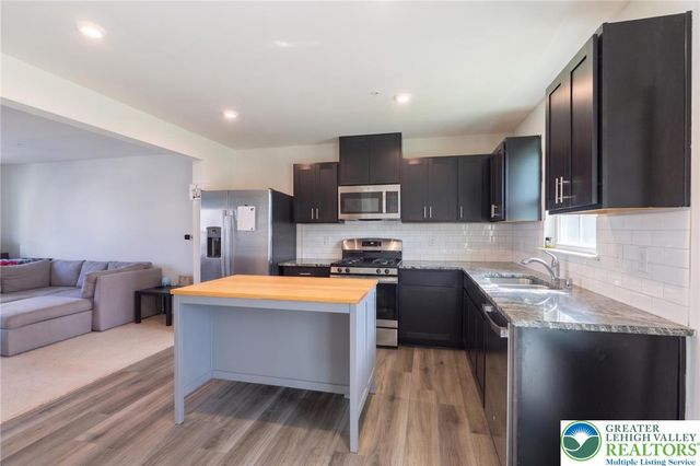 2126 Cross Country Road, Northampton Boro, PA 18067
