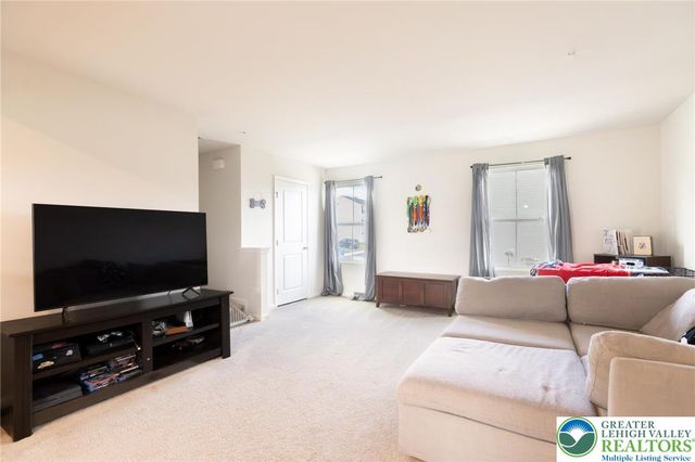 2126 Cross Country Road, Northampton Boro, PA 18067