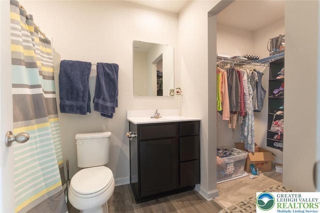 2126 Cross Country Road, Northampton Boro, PA 18067