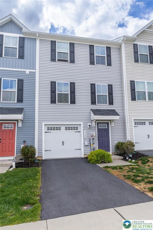 2126 Cross Country Road, Northampton Boro, PA 18067
