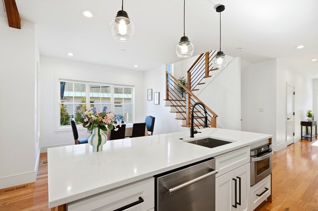 7 Sharon Ave 7, Newton, MA 02466