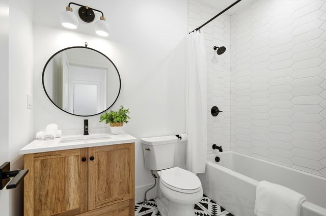 7 Sharon Ave 7, Newton, MA 02466