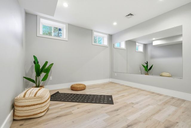 7 Sharon Ave 7, Newton, MA 02466