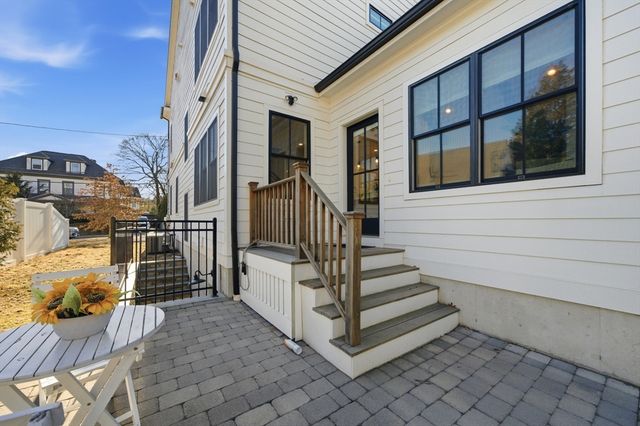 7 Sharon Ave 7, Newton, MA 02466