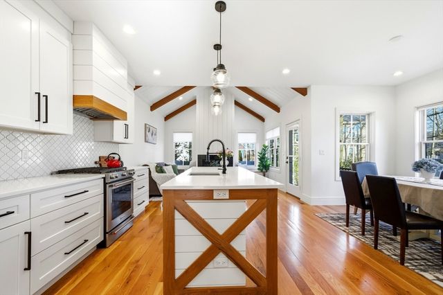 7 Sharon Ave 7, Newton, MA 02466