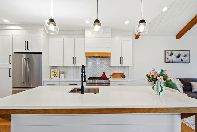 7 Sharon Ave 7, Newton, MA 02466