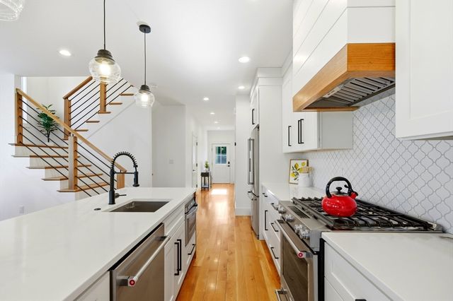 7 Sharon Ave 7, Newton, MA 02466