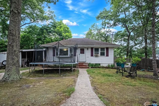45 Dawn Road, Rocky Point, NY 11778
