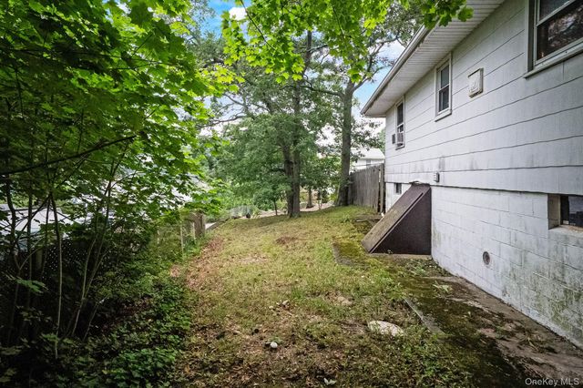 45 Dawn Road, Rocky Point, NY 11778