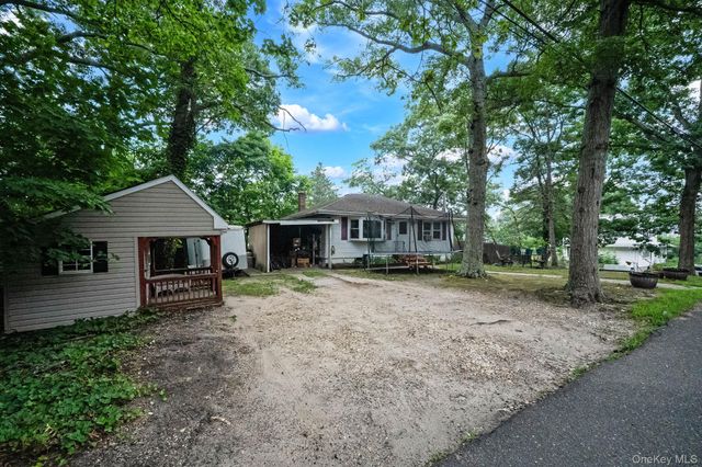 45 Dawn Road, Rocky Point, NY 11778