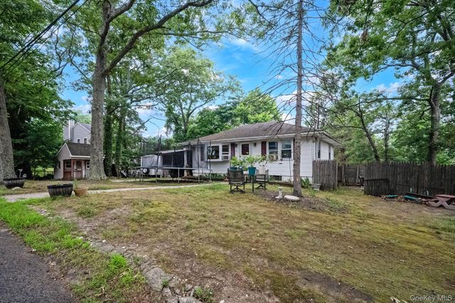 45 Dawn Road, Rocky Point, NY 11778