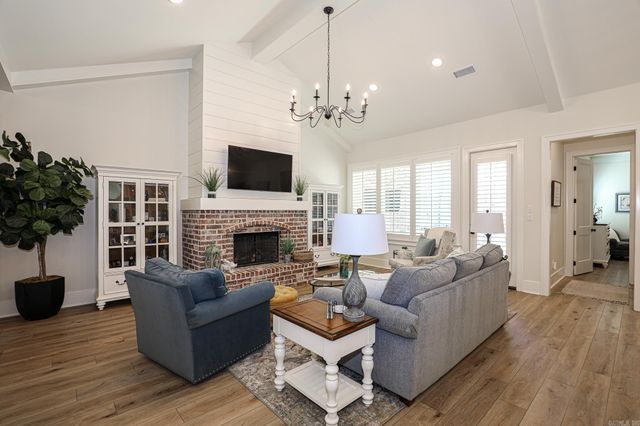 1519 SAWTOOTH, Benton, AR 72019