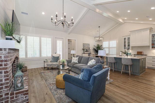 1519 SAWTOOTH, Benton, AR 72019