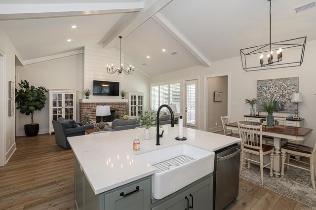 1519 SAWTOOTH, Benton, AR 72019