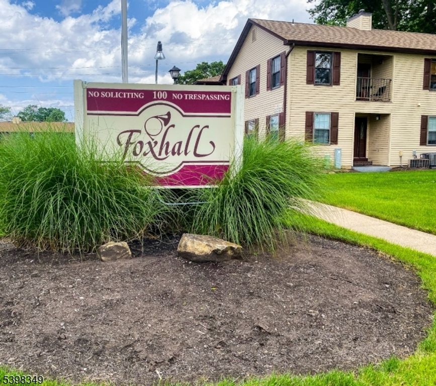 33 Foxhall, Middlesex Boro, NJ 08846