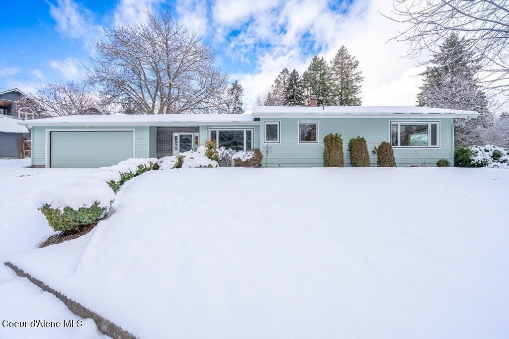 1111 E MOUNTAIN AVE, Coeur d'Alene, ID 83814 photo 2