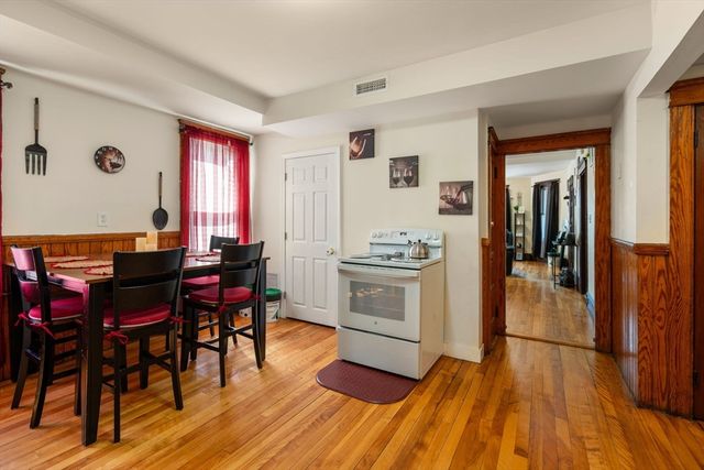 31 Chrome St, Worcester, MA 01604