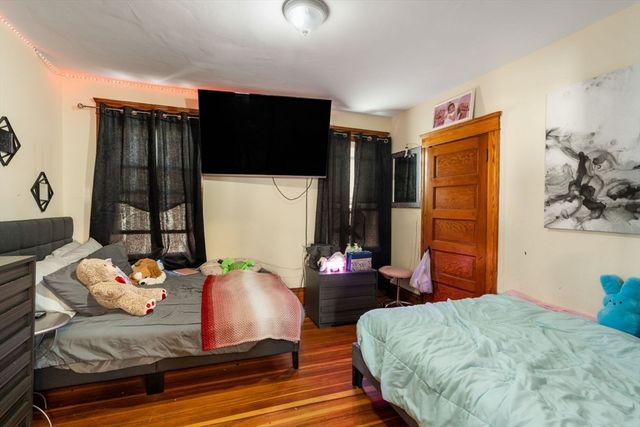 31 Chrome St, Worcester, MA 01604