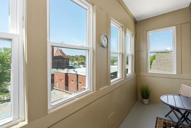 31 Chrome St, Worcester, MA 01604