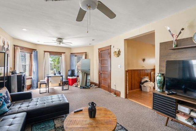 31 Chrome St, Worcester, MA 01604