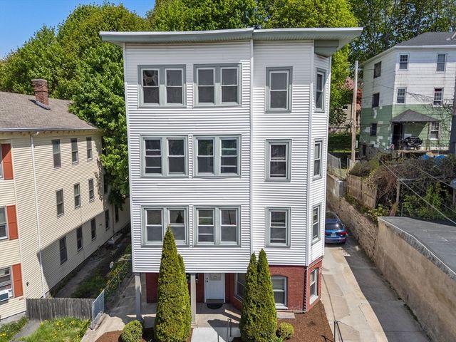 31 Chrome St, Worcester, MA 01604