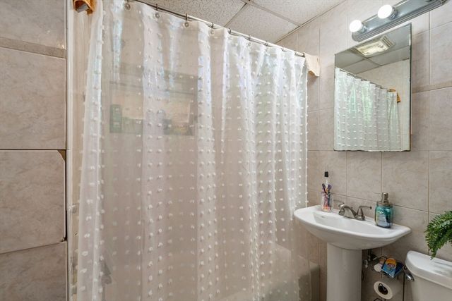 31 Chrome St, Worcester, MA 01604
