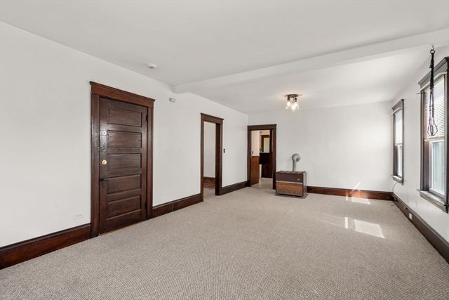 31 Chrome St, Worcester, MA 01604